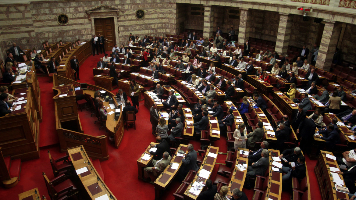 Βουλή: Ψηφίστηκε το πολυνομοσχέδιο από την Επιτροπή - Ανοιχτό το σενάριο «διαρροών» για το φόρο στο κρασί