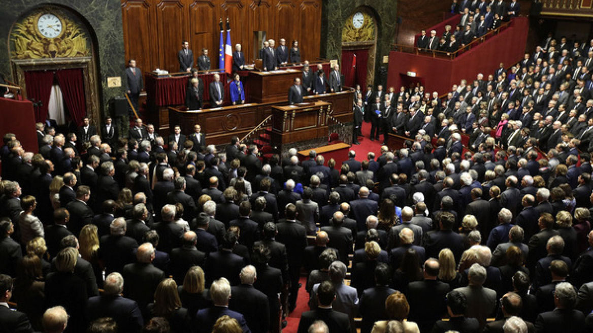 Παρατείνεται κατά τρεις μήνες η κατάσταση εκτάκτου ανάγκης στη Γαλλία