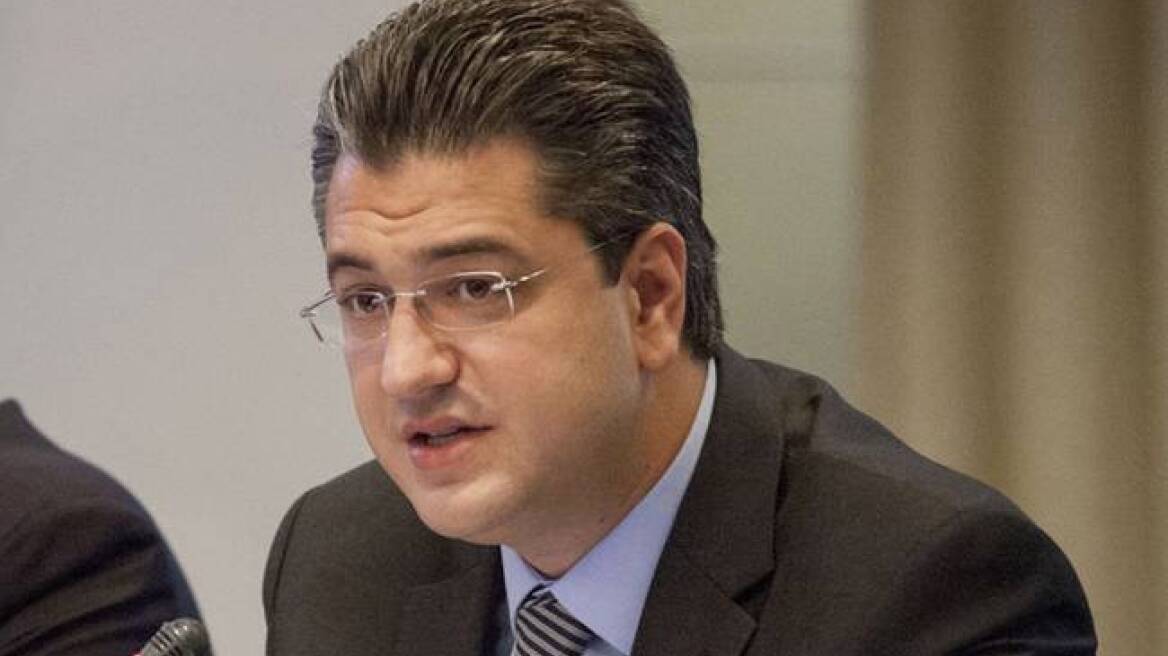 Πόλεμο από εκδοτικό συγκρότημα καταγγέλλει το επιτελείο Τζιτζικώστα