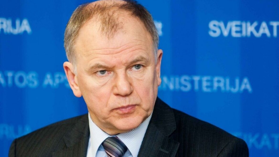 EU Commissioner Andriukaitis visits refugees on Lesvos