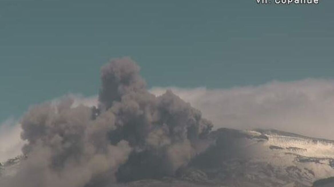 Σύνορα Χιλής-Αργεντινής: Συναγερμός για το ηφαίστειο Κοπαχούε