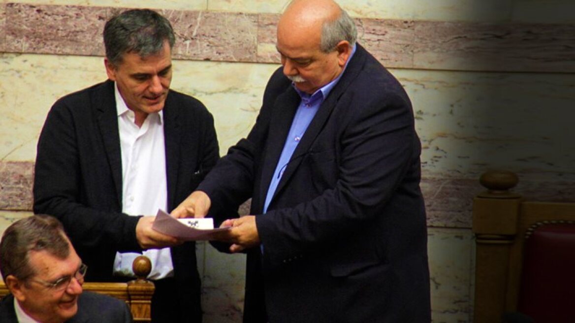 Greek Budget 2016: Butchering benefits, slashing pensions