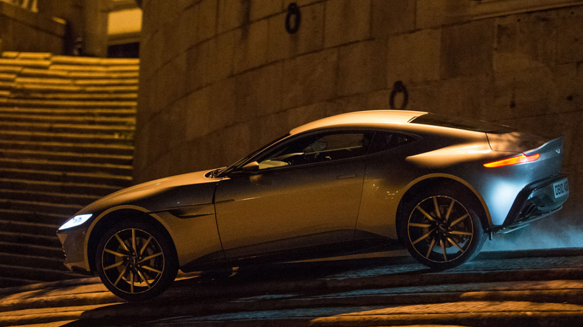 Video: Πόσες Aston martin DB10 κατέστρεψε Daniel Craig;