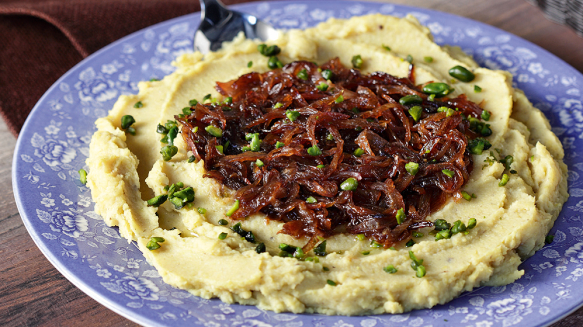 Φάβα πουρέ με καραμελωμένα κρεμμύδια