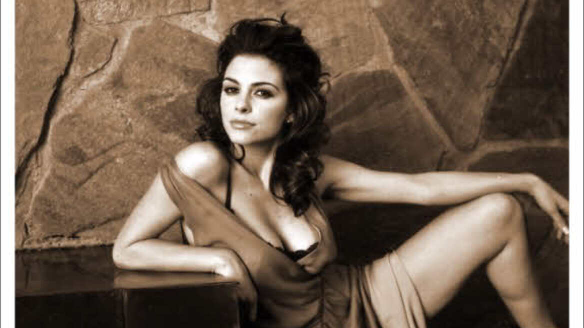 Maria Menunos snapchats her cleavage... Thank you! (vid)