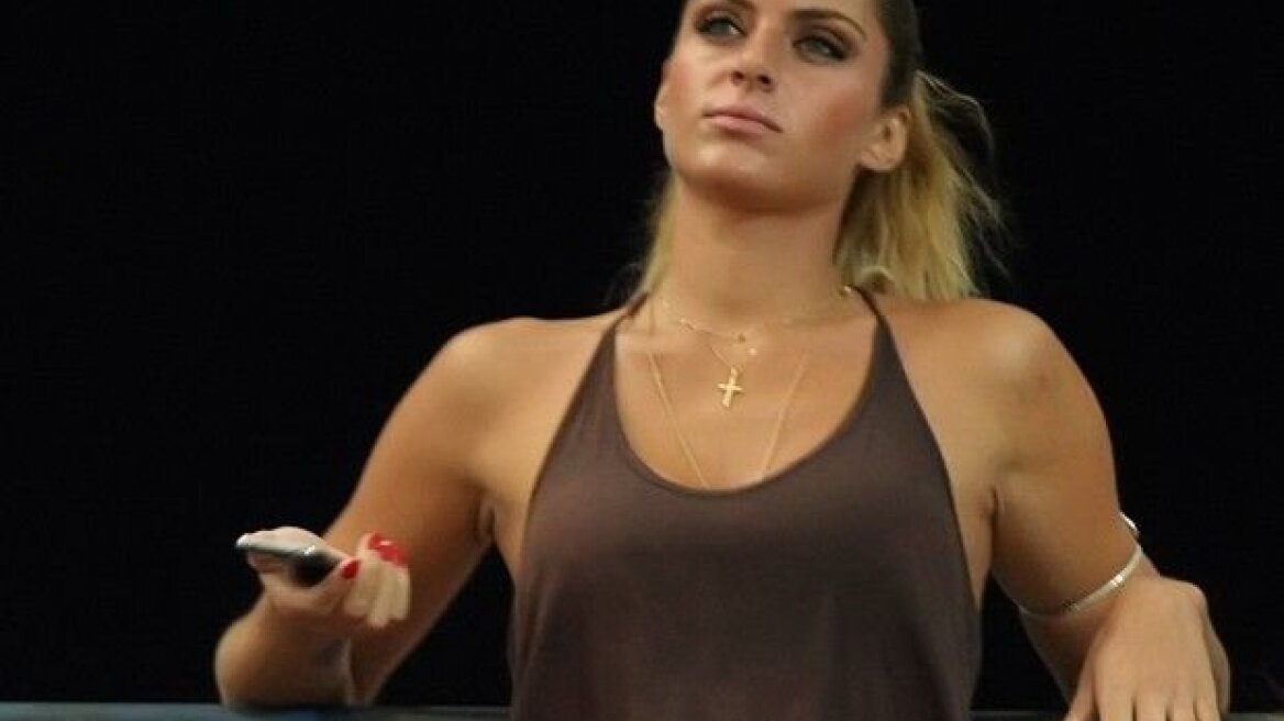 Η Μάρτα βγάζει... γλώσσα! (pics)