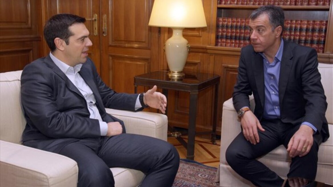 Θεοδωράκης: Οι πολίτες μου λένε «μην τον βοηθάς, μας κορόιδεψε»