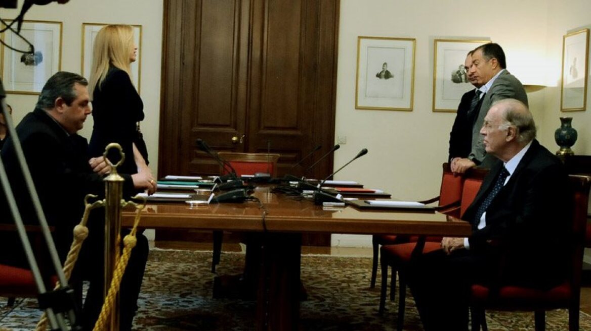 Tsipras bursts out on social security issue