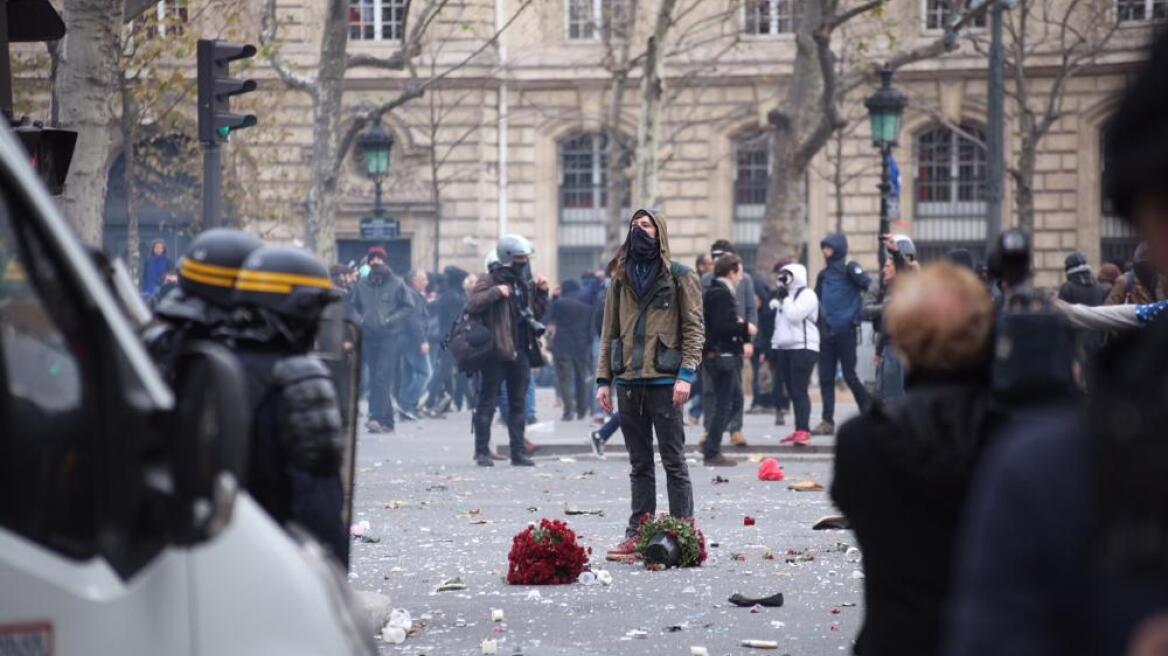 Ολάντ για τα επεισόδια στο Παρίσι: «Σκανδαλώδεις» ενέργειες «ταραχοποιών»