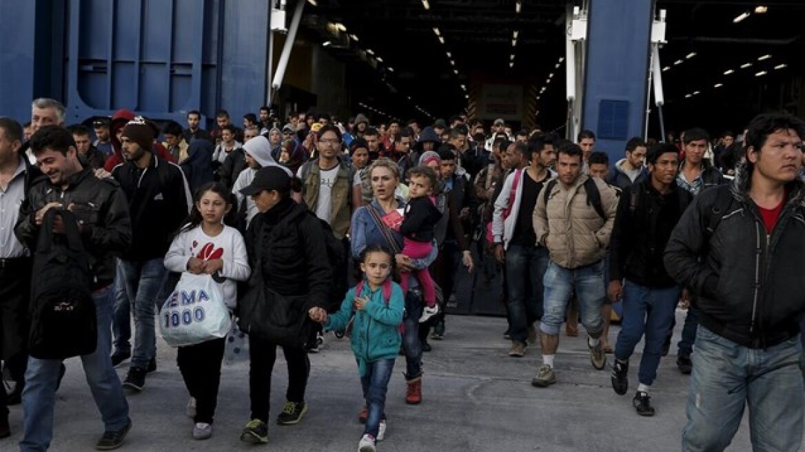 Πάνω από 3000 πρόσφυγες στον Πειραιά σήμερα