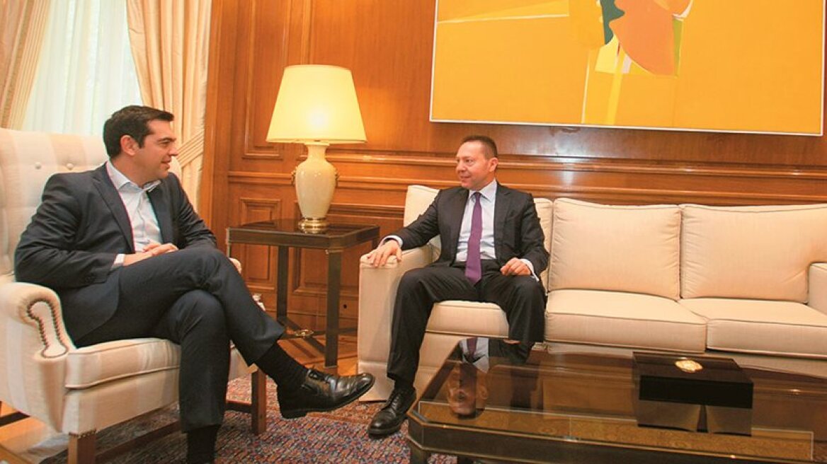 Greek central banker throws backing behind PM A. Tsipras