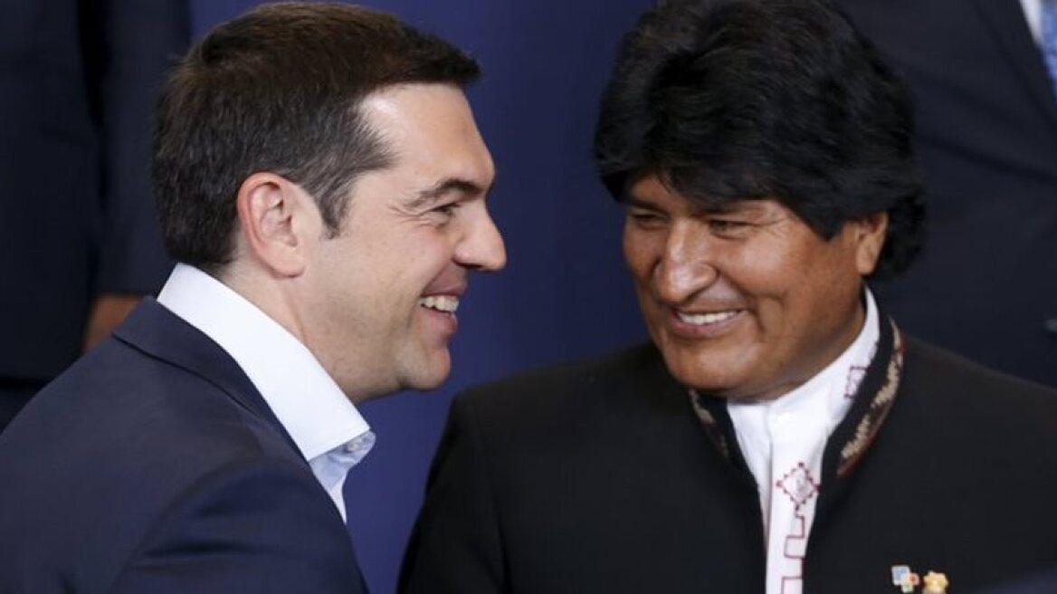 PM Tsipras meets with top officials in Paris