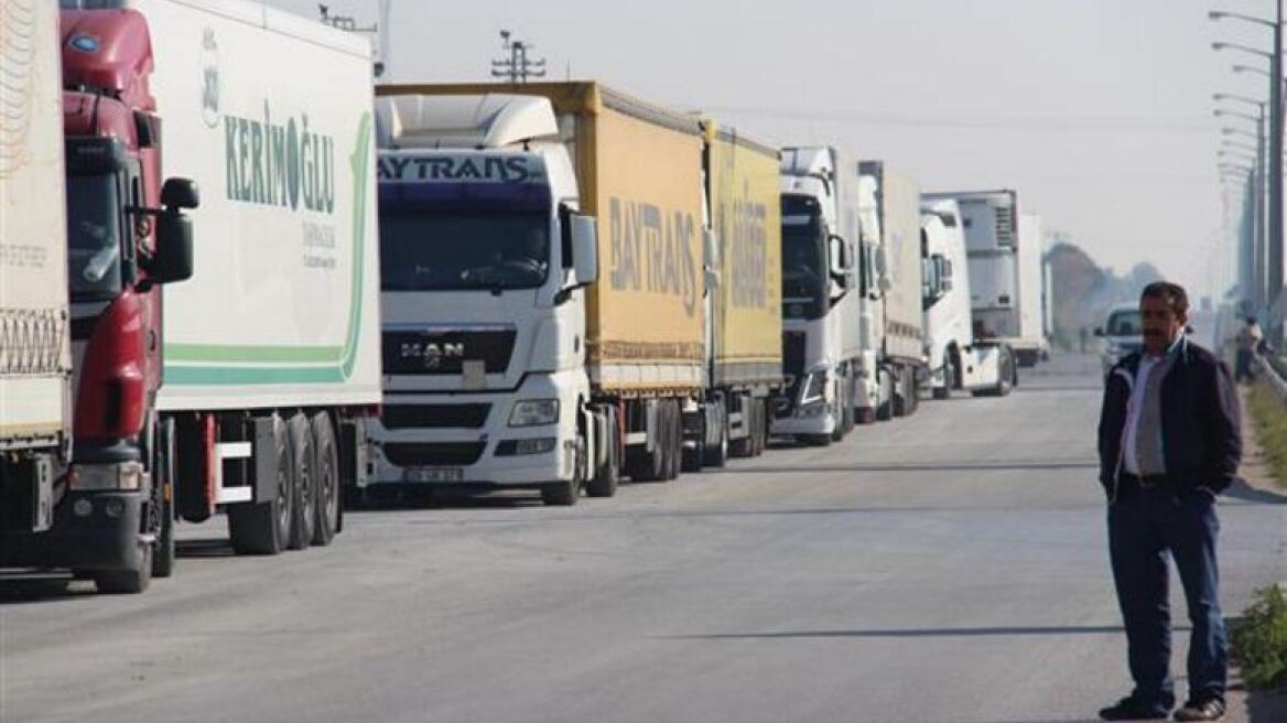 Oι Ρώσοι μπλοκάρουν πάνω από 1.250 φορτηγά στα σύνορα με την Τουρκία
