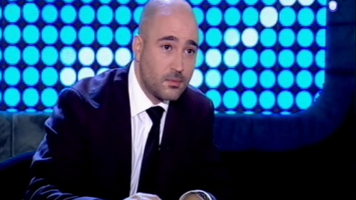 «ΟΛΑ Πρώτη Φορά»: Ο Μπογδάνος τραγουδάει για τον ΣΥΡΙΖΑ και τον Φλαμπουράρη
