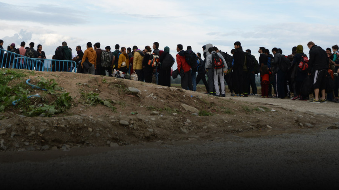 Greek govt to transfer the refugees stuck in Idomeni to Athens