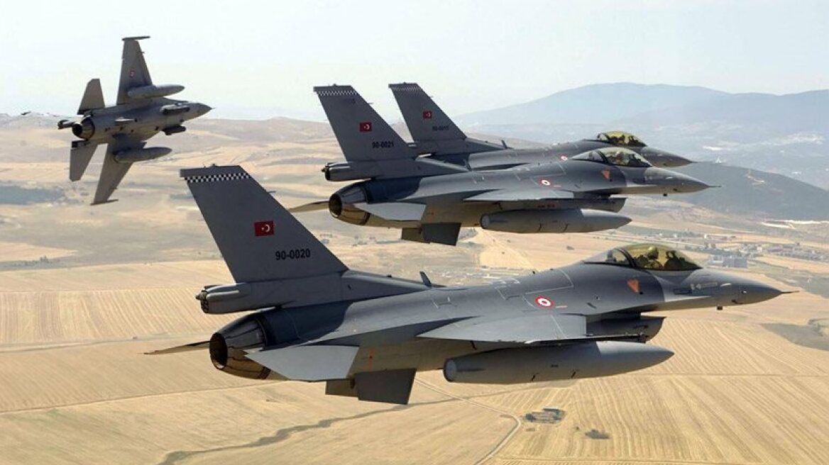 Turkish pilots violate Greek airspace