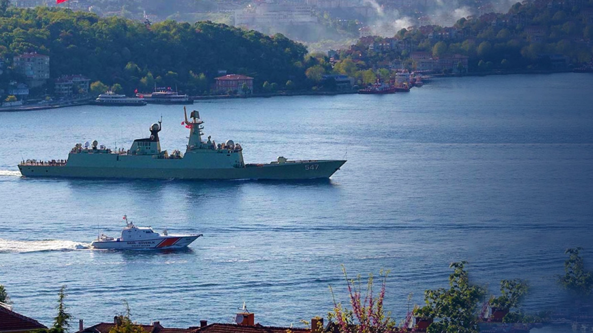 Video: Turkey prevents Russian vessels getting through Bosphorus Strait