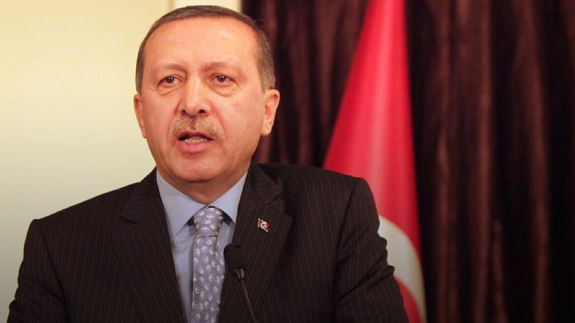 EU yields under Turkey’s threat on opening its border to refugees