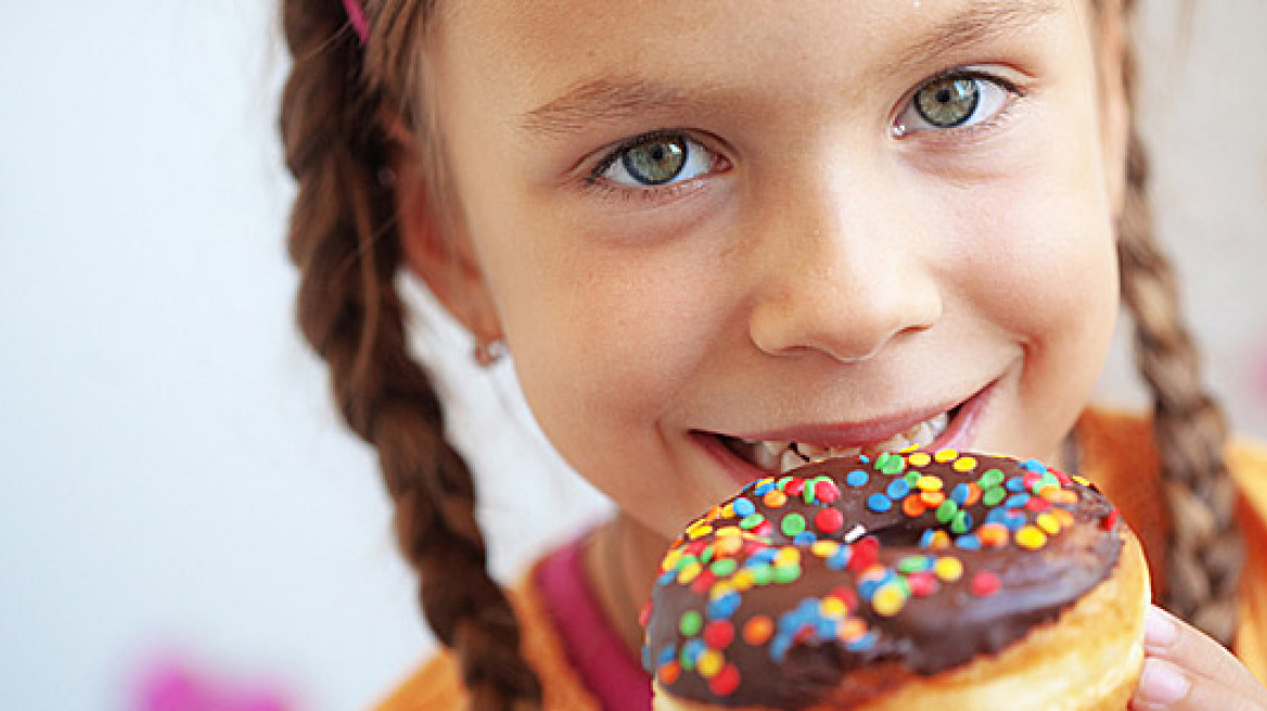 Οι επιστήμονες λένε: Για να χτυπηθεί η παχυσαρκία πρέπει να «μικρύνουν» όλα