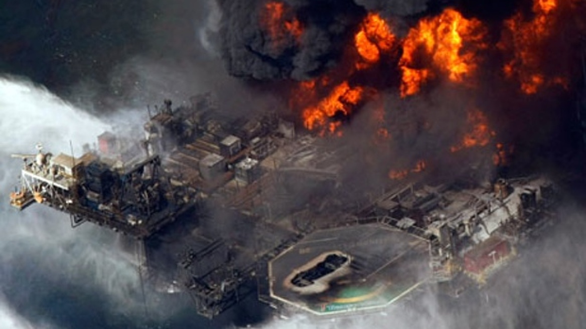 Μεγάλη φωτιά σε πλατφόρμα της SOCAR στην Κασπία Θάλασσα - Φόβοι για δεκάδες εγκλωβισμένους εργάτες