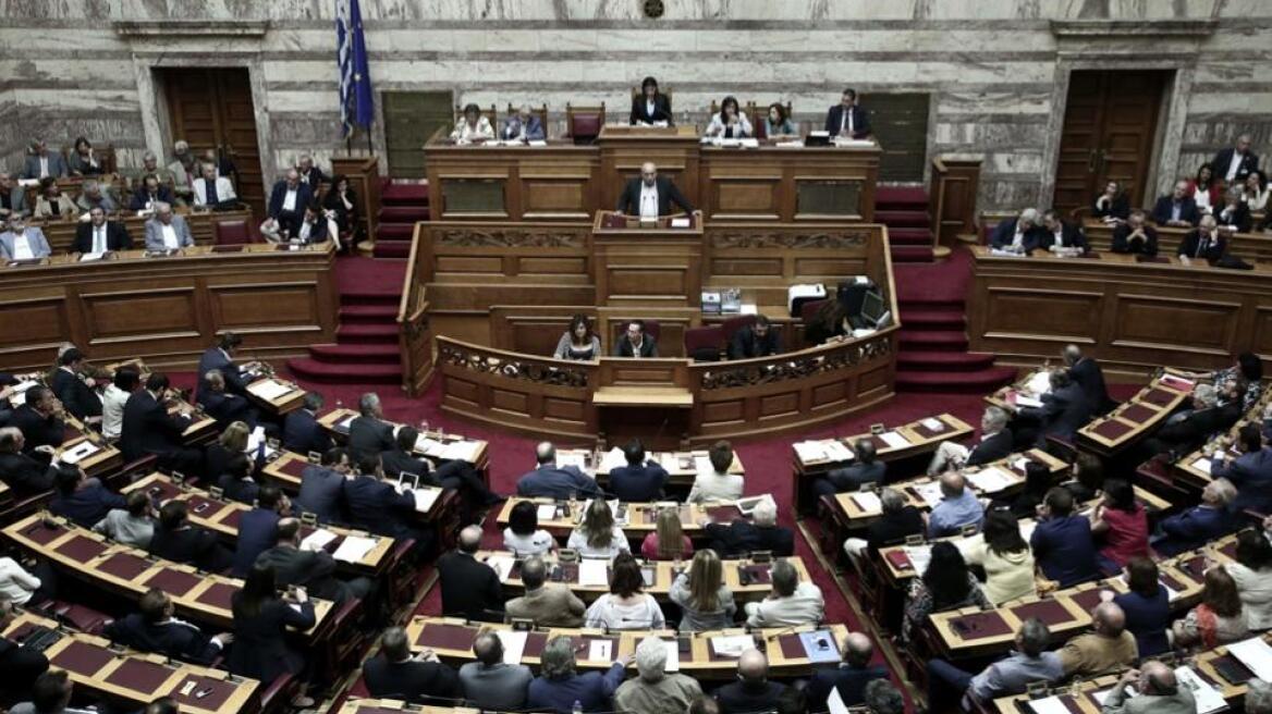Unbelievable! Turkish frigate passes through Corinth canal (vid)