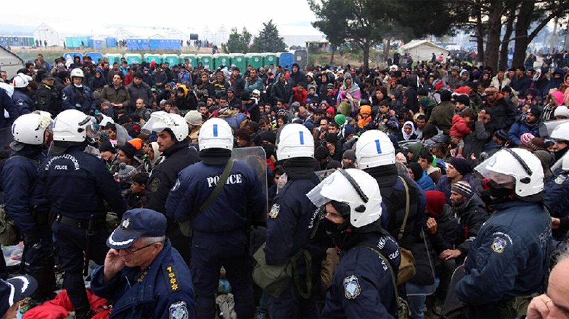 Police operations to clear out migrants at Idomeni kick off early on Wednesday