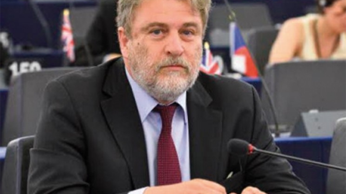Νότης Μαριάς: «Να φύγει η Ελλάδα από τη Σένγκεν»