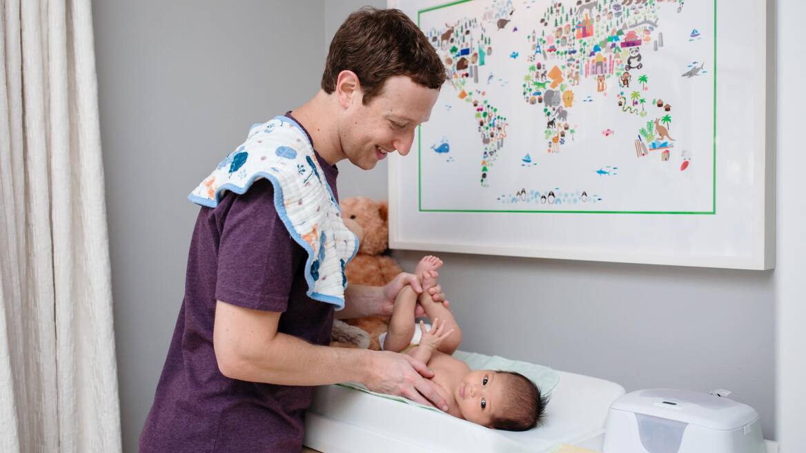 Ο Mr. Facebook αλλάζει πάνα στην νεογέννητη κόρη του