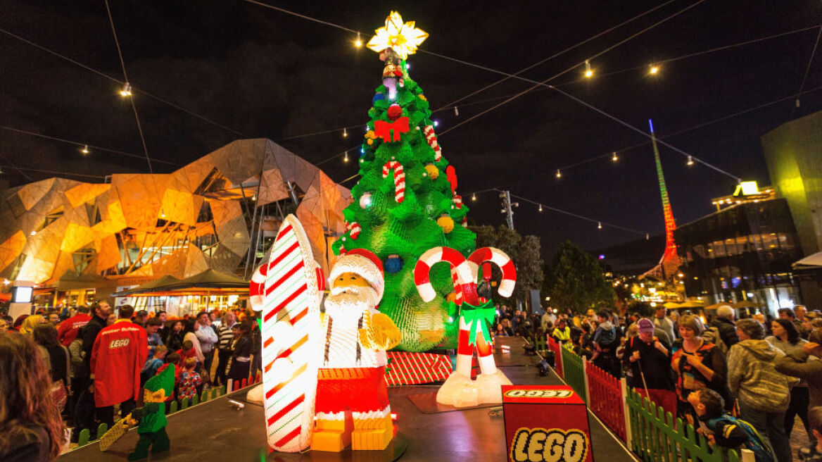 See the most impressive Christmas trees around the world (pics)