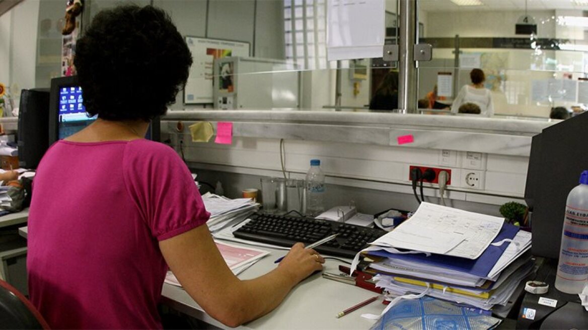 New salary indexes for Greek state employes reshuffle wages