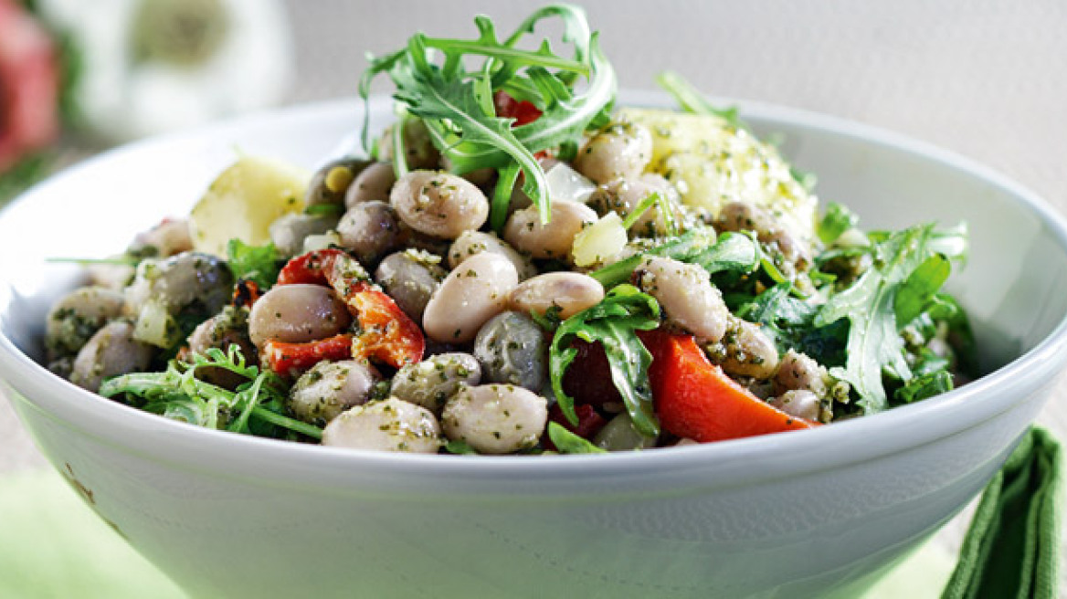 Σαλάτα με φασόλια χάντρες και πατατούλες