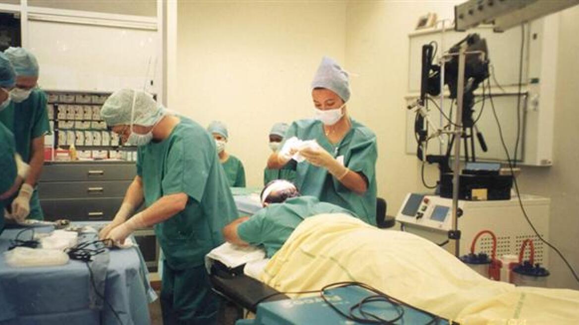 Όλοι οι καραφλοί του κόσμου πάνε στην Τουρκία για μεταμόσχευση μαλλιών