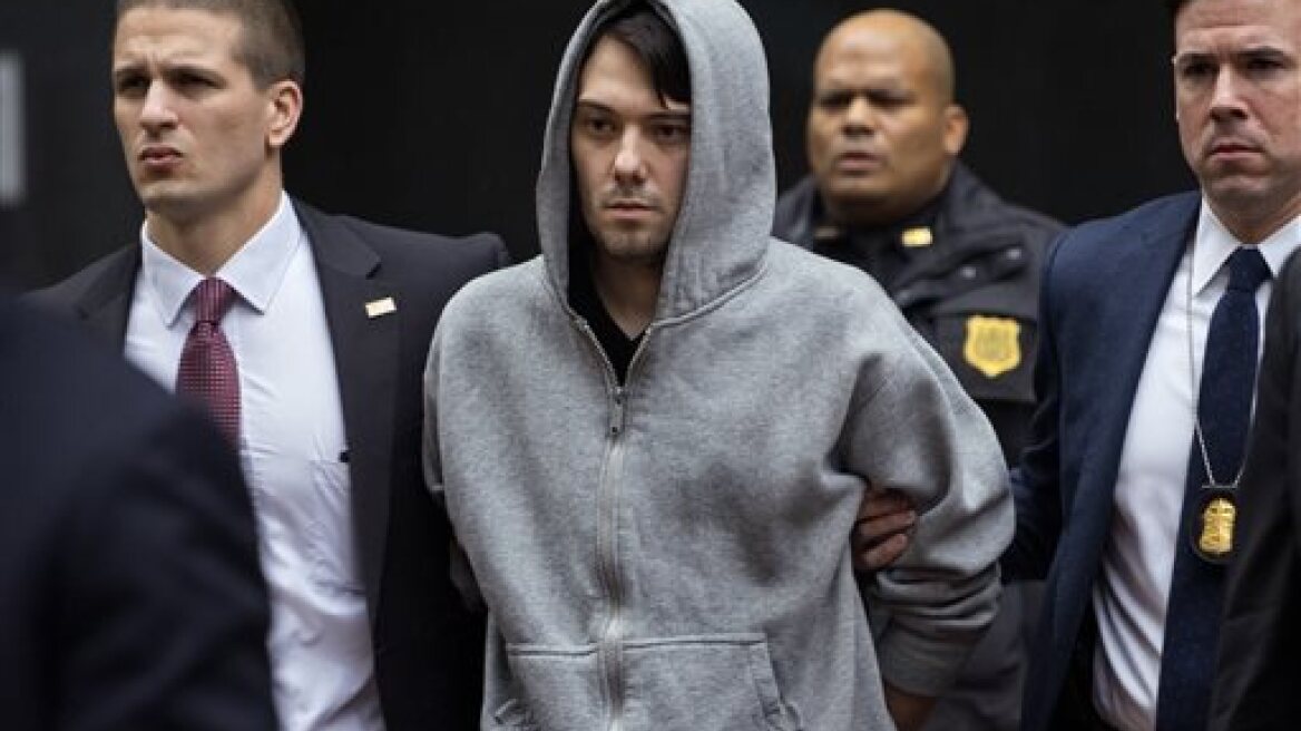 Συνελήφθη ο πιο μισητός άνθρωπος στον πλανήτη που «φούσκωσε» την τιμή του φαρμάκου για το HIV