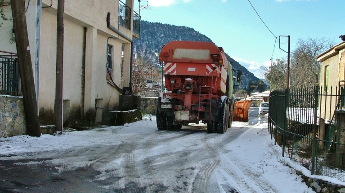 Κατασκευάστηκε η άσφαλτος με ενσωματωμένο... αλάτι για να μην πιάνει πάγο