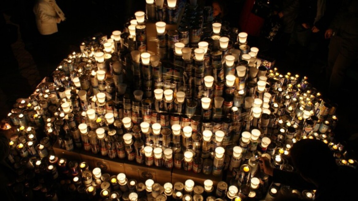 Doctors of the World build Christmas tree made up of the milk of love 