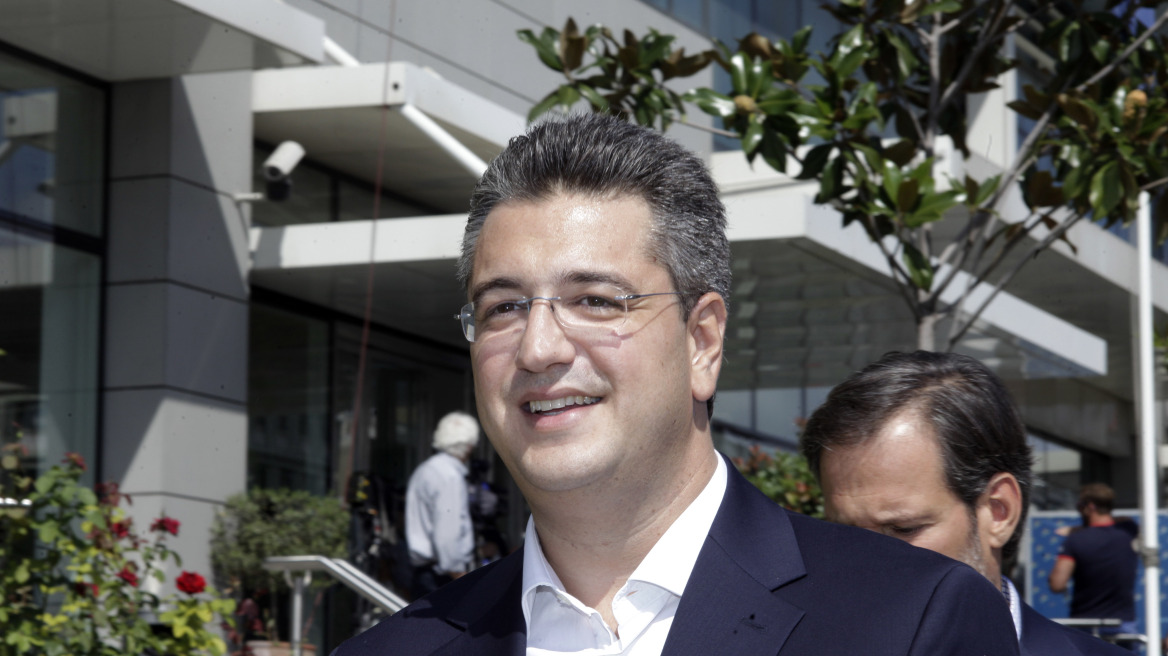 Τον... διάσημο καστανά συνάντησε στη βόλτα του στην Θεσσαλονίκη ο Τζιτζικώστας
