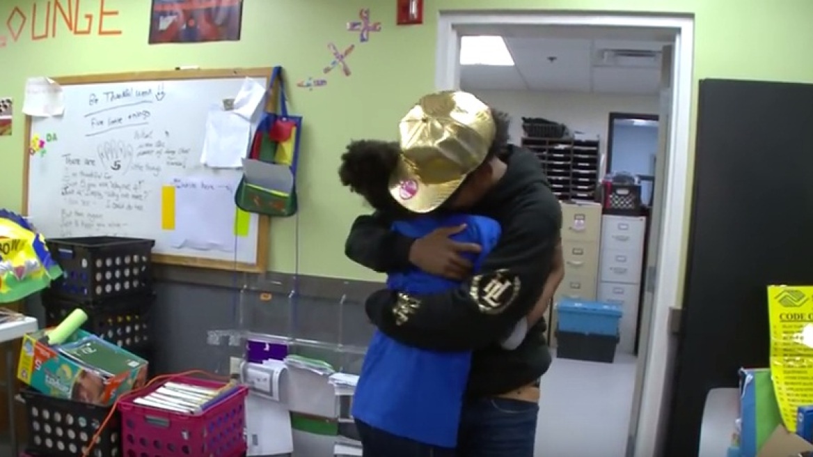 Βίντεο: Τι δώρο θα επέλεγε για τα Χριστούγεννα ένα φτωχό παιδί; 