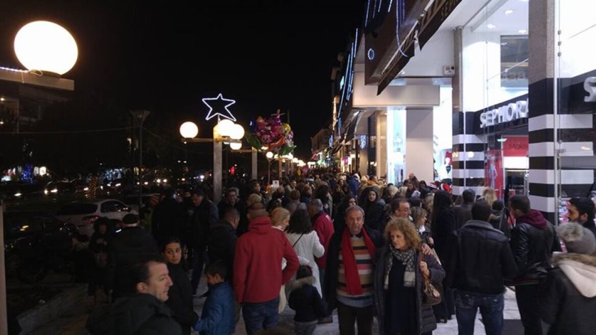Glyfada's red night shopping night marred by protests (vid)