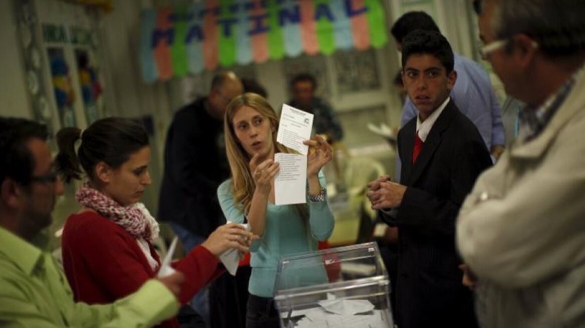 Spaniards head to the polls in a landmark election