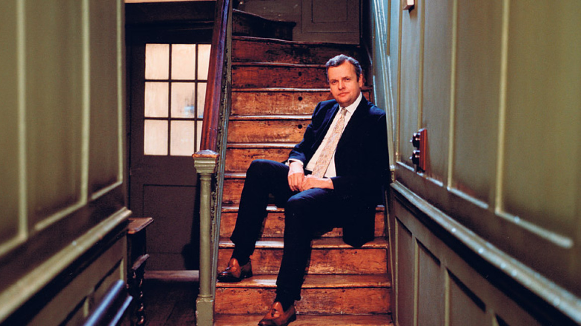 Τίμοθι Εβερεστ: O ράφτης του Τζέιμς Μποντ ντύνει (και) τους Αθηναίους