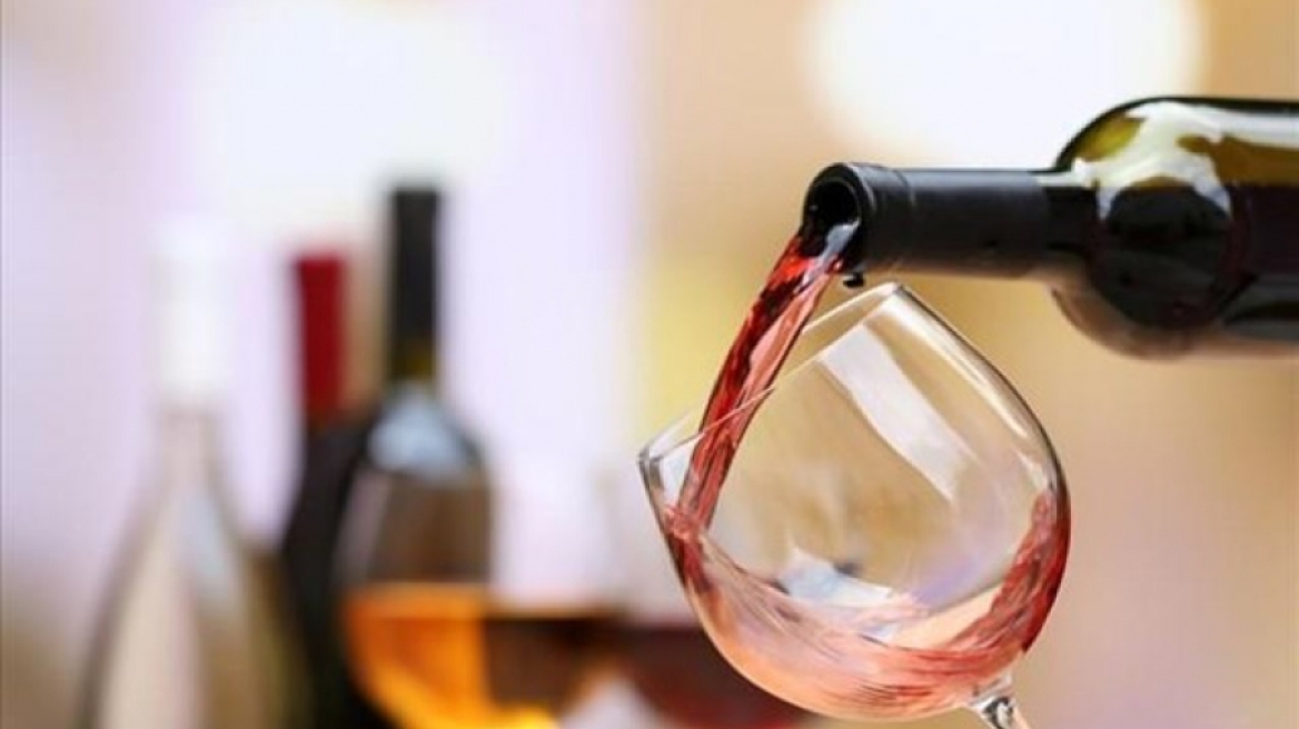 Φόρος 20 λεπτά στο κρασί από την Πρωτοχρονιά
