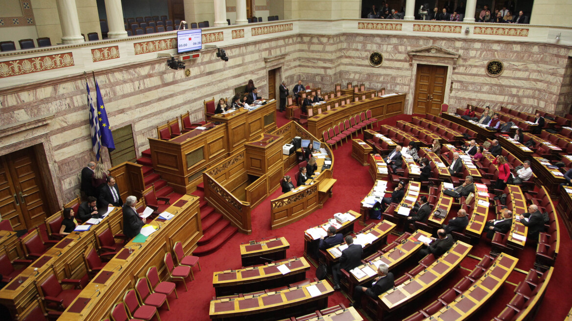 «Αρρυθμία» στη ΝΔ προκαλεί το σύμφωνο συμβίωσης