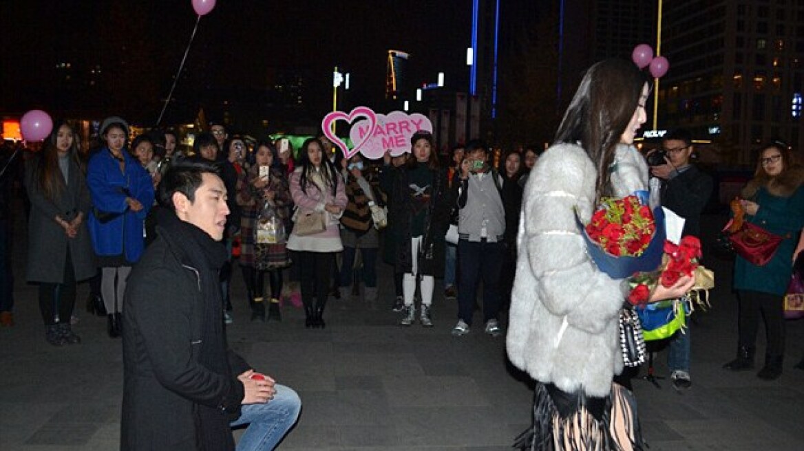 Η μεγάλη απογοήτευση: Του είπε «όχι» σε πρόταση γάμου γιατί το διαμάντι ήταν μικρό