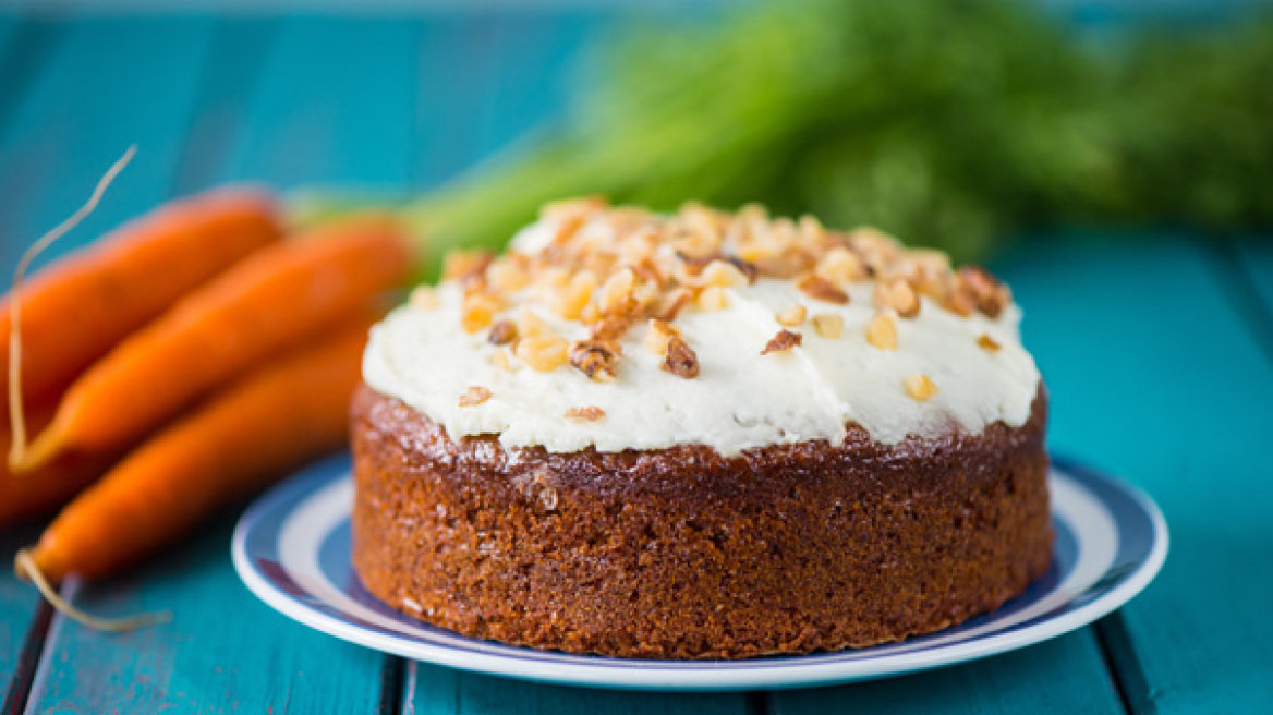 Κέικ καρότου με κρέμα τσίζκεικ και καρύδια