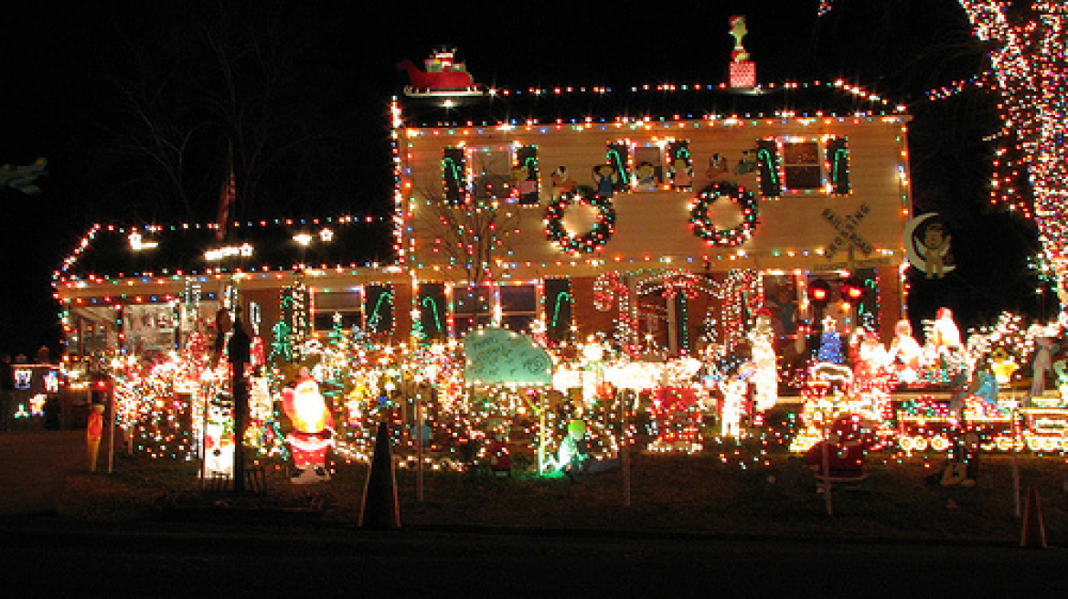 Περισσότερο ρεύμα ξοδεύουν τα χριστουγεννιάτικα λαμπάκια στις ΗΠΑ παρά μια μικρή χώρα σε ένα χρόνο!