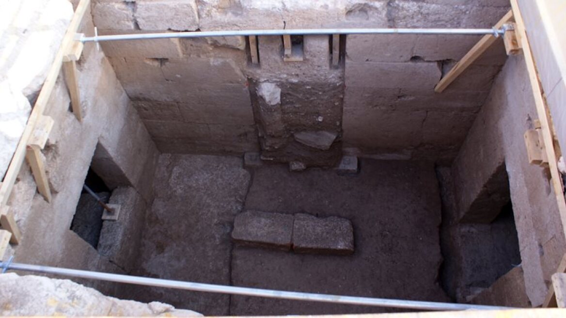 Macedonian-styled tomb discovered during sewage network constructions at Pella