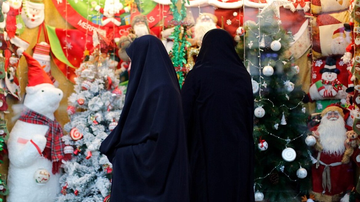 Η Τεχεράνη «αλλάζει πρόσωπο» και γιορτάζει τα Χριστούγεννα