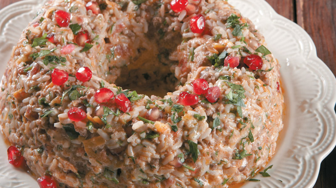 Κιμαδοπίλαφο με ρόδι στη φόρμα