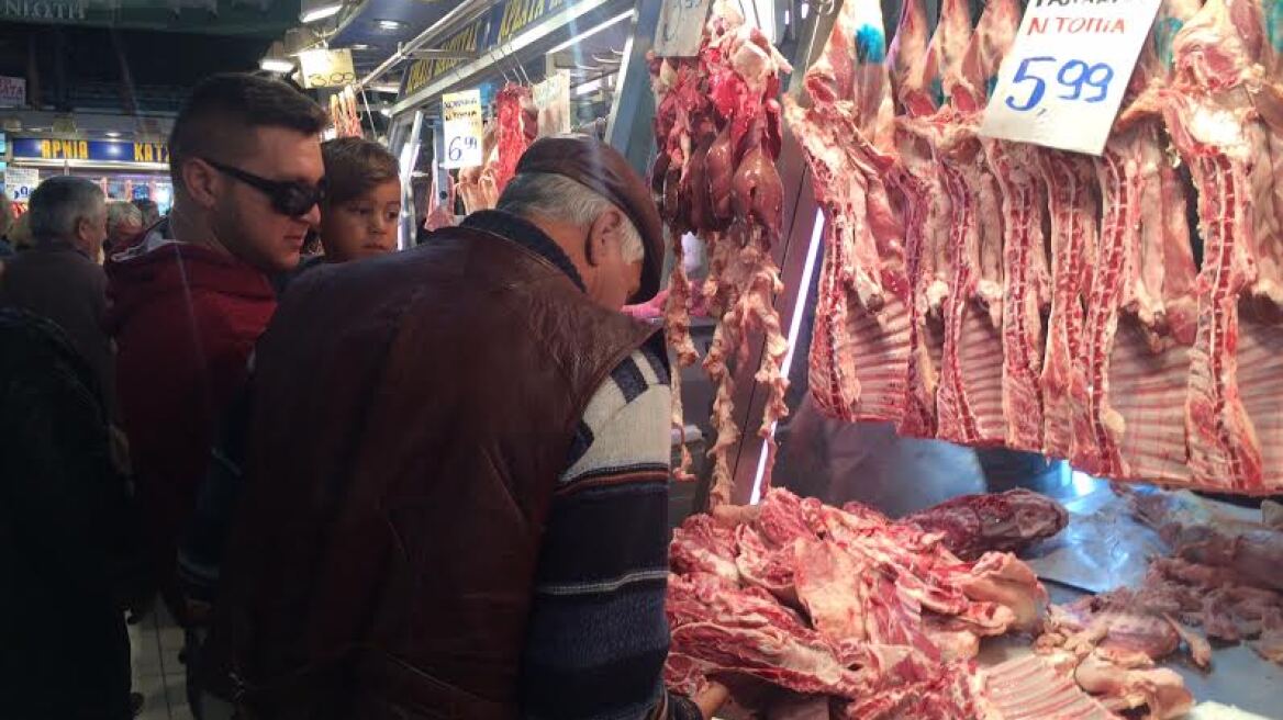 Δεν... πέφτει καρφίτσα στη Βαρβάκειο