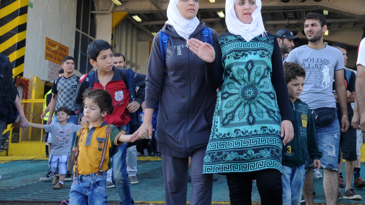 Αλλοι 1.706 πρόσφυγες στο λιμάνι του Πειραιά